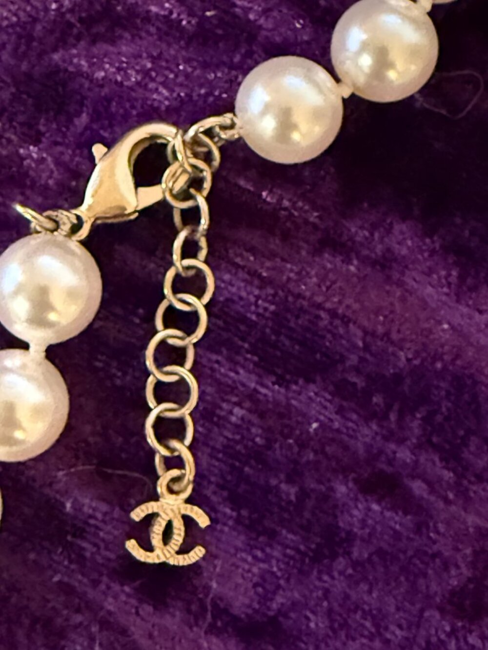 Chanel Faux Pearl CC Choker Necklace Gold Tone Logo Adjustable Excellent Conditi - Picture 3 of 6